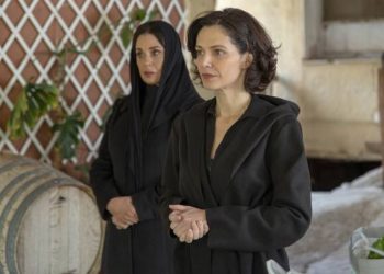 Σασμός-Τραγωδία: Η Καλλιόπη σφάζει την Βασιλική πάνω στον τάφο του Στεφανή