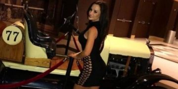 «Κάποτε ένας πελάτης μου έκοψε με τα δόντια του κομμάτι από το πόδι μου»