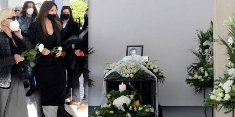 Alldaynews.gr Κηδεία Χρήστου Κυριαζή: Ράκος η Βάνα Μπάρμπα