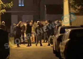 Πριν Λίγο: Γυναίκα βρέθηκε Νεκρή στην αυλή του σπιτιού της-Σοκαρισμένοι οι γείτονες[photos]