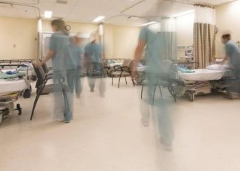 “Από βήχα δεν πέθανε κανείς”-Έδιωξαν 23χρονη ανεμβολίαστη από τα Επείγοντα του Νοσοκομείου Χανίων