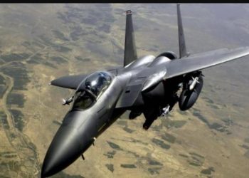 Σοκ με Αμερικανικό F-15 – Έχασε στον αέρα την καλύπτρα του και προσγειώθηκε στην Λάρισα