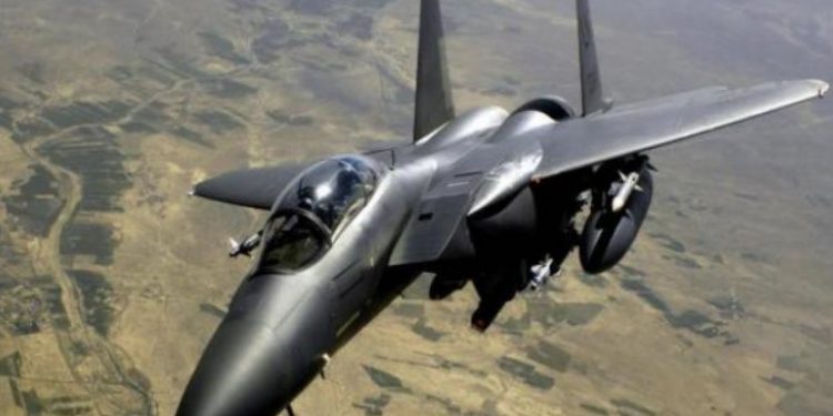 Σοκ με Αμερικανικό F-15 – Έχασε στον αέρα την καλύπτρα του και προσγειώθηκε στην Λάρισα