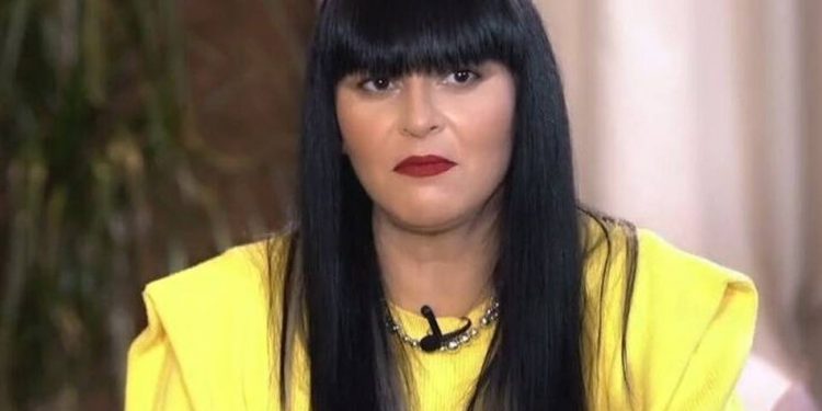 Ζενεβιέβ: «Έχω χάσει το 80% των μαλλιών μου»