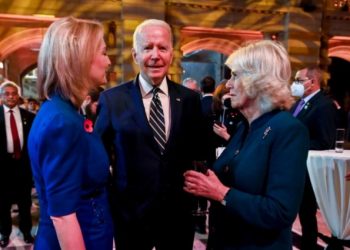 Η αηδιαστική στιγμή του Μπάιντεν που η Καμίλα φρόντισε να μάθει όλος ο πλανήτης