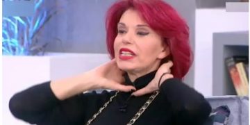 Alldaynews.gr Πωλίνα Γκιωνάκη: «Μου χτύπησε το κεφάλι σε ξύλο και με έπιασε από τον λαιμό»
