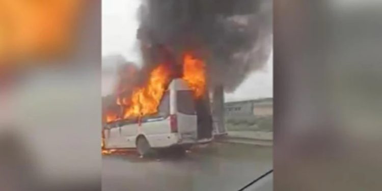 Θεσσαλονίκη: Φωτιά σε λεωφορείο με προσκυνητές από το Άγιο Όρος