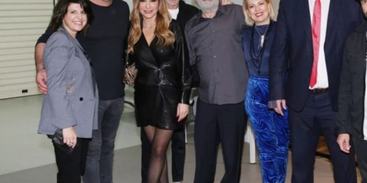 Alldaynews.gr Δέσποινα Βανδή: Το τραγούδι που αφιέρωσε στον Βασίλη Μπισμπίκη – Η αντίδρασή του