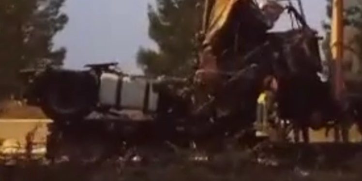 Σφοδρή σύγκρουση με δύο νταλίκες έξω από τη Λάρισα – Το ένα βαρύ όχημα «καρφώθηκε» πίσω από το άλλο