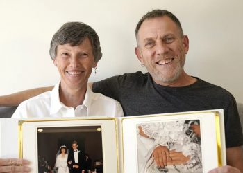 Παραδέχθηκαν ο ένας στον άλλο ότι ήταν ομοφυλόφιλοι λίγα χρόνια μετά τον γάμο τους -Το αποκάλυψαν σε όλους 30 χρόνια μετά