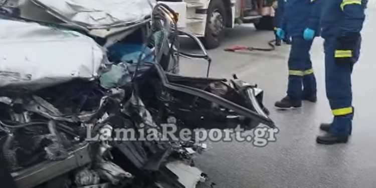 Πολύνεκρη Τραγωδία με νέους ανθρώπους: Ξεκληρίστηκε οικογένεια σε φοβερό τροχαίο[photos]