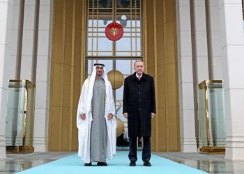 Τα Ηνωμένα Αραβικά Εμιράτα δίνουν $10 δισ. στον Ερντογάν για τη διάσωση της τουρκικής οικονομίας