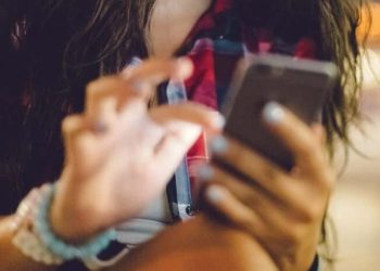 Σοκ στα Τρίκαλα: Μητέρα καταγγέλλει 20χρονο για διαρροή ερωτικού βίντεο με την15χρονη κόρη της