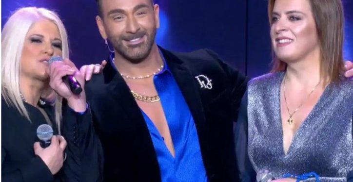 Alldaynews.gr Γωγώ Τσαμπά: Επέστρεψε στο J2US μείον 22 κιλά – Η μεγάλη αλλαγή στην εμφάνισή της