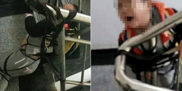 Alldaynews.gr Μάνα έδεσε στη σκάλα τον 3χρονο γιο της και έστειλε τις φωτογραφίες στον πρώην άντρα της επειδή δεν της έδωσε διατροφή