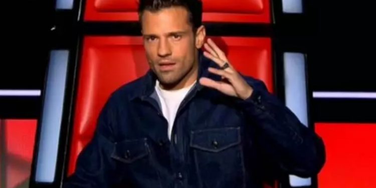 Alldaynews.gr The Voice: Ο γνωστός τραγουδιστής δεν άφησε κανένα περιθώριο στον Κωνσταντίνο Αργυρό
