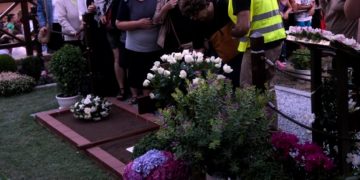 Alldaynews.gr Νέο μέγα Θαύμα: Η 71χρονη κα Βασιλεία προσκύνησε τον τάφο του Αγίου Παϊσίου και θεραπεύθηκε