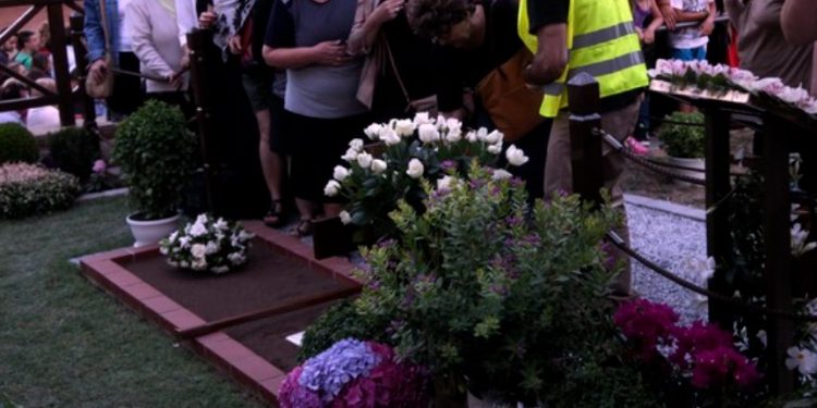 Alldaynews.gr Νέο μέγα Θαύμα: Η 71χρονη κα Βασιλεία προσκύνησε τον τάφο του Αγίου Παϊσίου και θεραπεύθηκε