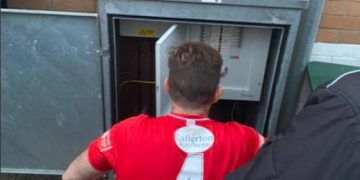 Δεν έχει… ξαναγίνει: Παίκτης-ηλεκτρολόγος έδωσε λύση σε «μπλακ άουτ» (pic)