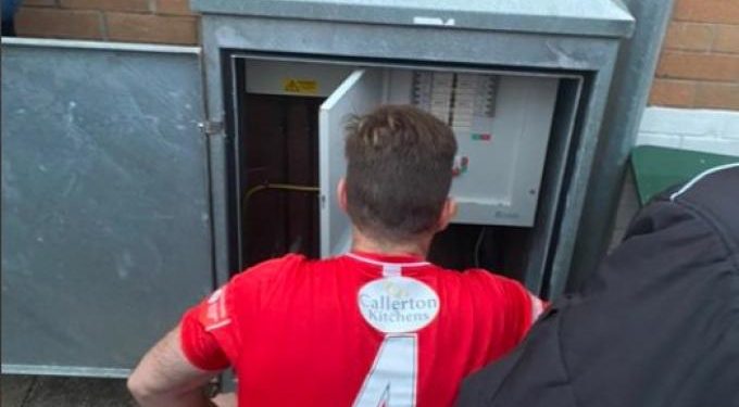 Δεν έχει… ξαναγίνει: Παίκτης-ηλεκτρολόγος έδωσε λύση σε «μπλακ άουτ» (pic)