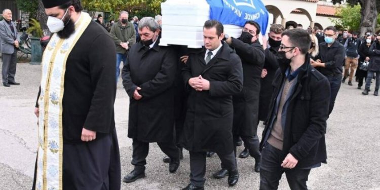 Σπαραγμός για τον 41χρονο Πέτρο Γιάμαλη-Ράγισαν καρδιές στην κηδεία του 41χρονου εργοδηγού[photos]