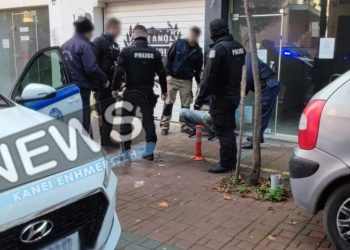 Κατερίνη: 45χρονος απείλησε 48χρονο με τσεκούρι και πριόνι στη μέση του δρόμου[photos]