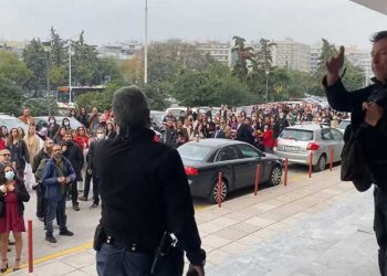 ΑΠΘ: Τηλεφώνημα για βόμβα στην ορκωμοσία φοιτητών (video)