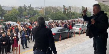 ΑΠΘ: Τηλεφώνημα για βόμβα στην ορκωμοσία φοιτητών (video)