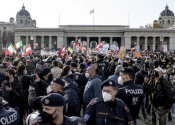 Lockdown στην Αυστρία: Οργή λαού και «χάος» στη χώρα