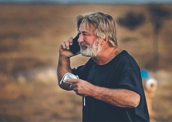 Άλεκ Μπάλντουιν: Ανατροπή για τον θάνατο της Χάτσινς – «Το σενάριο δεν προέβλεπε πυροβολισμό»!