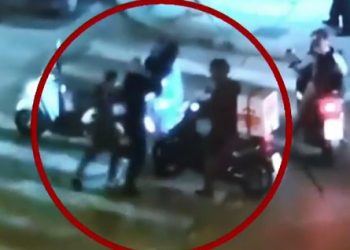 Θεσσαλονίκη: Άγριος ξυλοδαρμός ντελιβερά στη μέση δρόμου – Έκανε παρατήρηση για το φανάρι (video)