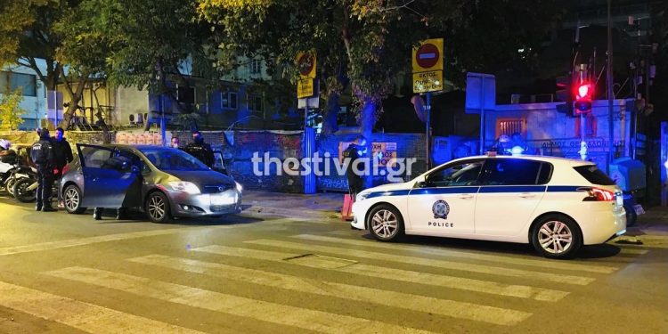 Alldaynews.gr ΠΡΙΝ ΛΙΓΟ: ΙΧ παρέσυρε ντελιβερά και τον εγκατέλειψε – Δείτε πώς τον έπιασαν (video)