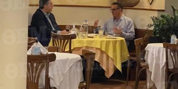 O Αντι Γκαρσία τρώει σουτζουκάκια και γύρο με τον Τζιτζικώστα στη Θεσσαλονίκη