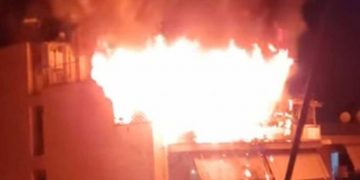 Alldaynews.gr Απίστευτες εικόνες από τη φωτιά στη Νέα Σμύρνη – «Όλοι έξω» φώναζε ένοικος (vids)