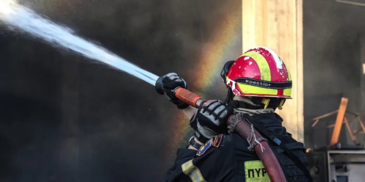 Τραγωδία με 2 μικρά αδερφάκια-Παραλίγο να καούν ζωντανά μέσα στο σπίτι-Ήταν μόνα τους