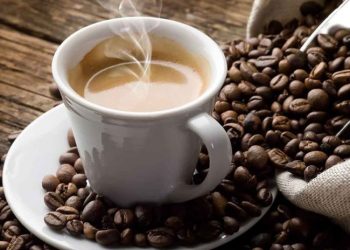 Τι θα συμβεί στο σώμα μας αν παραλείψουμε τον πρωινό καφέ;