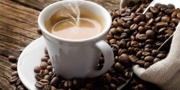 Τι θα συμβεί στο σώμα μας αν παραλείψουμε τον πρωινό καφέ;