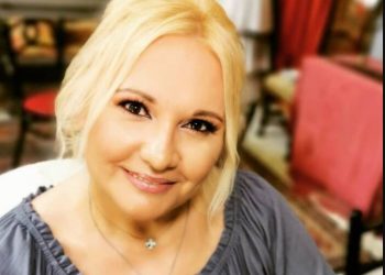 Αγνώριστη η Καίτη Φίνου: Θα τα χάσεις με την αλλαγή στην εμφάνισή της!