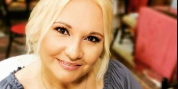 Αγνώριστη η Καίτη Φίνου: Θα τα χάσεις με την αλλαγή στην εμφάνισή της!