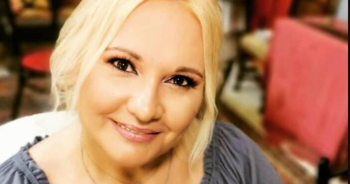 Αγνώριστη η Καίτη Φίνου: Θα τα χάσεις με την αλλαγή στην εμφάνισή της!