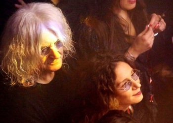 Alldaynews.gr Νίκος Καρβέλας: Θα γίνει Πατέρας στα 70 του χρόνια! Έγκυος στον 5ο μήνα η σύντροφός του, Έλενα Φερεντίνου