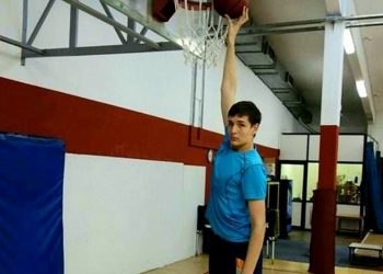 Ανείπωτος Θρήνος: Πέθανε ο 20χρονος “Γίγαντας” Θωμάς Κατσαούνης-Μπασκετμπολίστας ύψους 2μ.20(video)