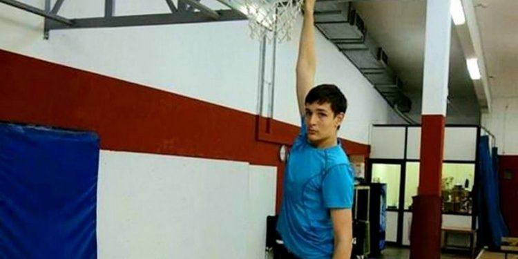 Alldaynews.gr Ανείπωτος Θρήνος: Πέθανε ο 20χρονος “Γίγαντας” Θωμάς Κατσαούνης-Μπασκετμπολίστας ύψους 2μ.20(video)