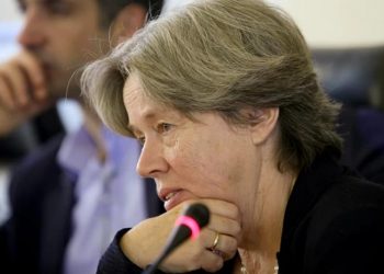 Λινού: «Τα μέτρα πρέπει να σφίξουν και για τους εμβολιασμένους – Να φορούν όλοι μάσκα»