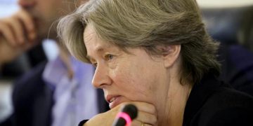 Λινού: «Τα μέτρα πρέπει να σφίξουν και για τους εμβολιασμένους – Να φορούν όλοι μάσκα»