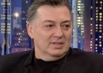 Νίκος Μακρόπουλος: «Θαυμάστρια έγραψε βιβλίο για εμένα που η ιστορία ξεκινούσε με την κηδεία μου»