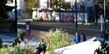 Alldaynews.gr Αυτός είναι ο άντρας που εγκατέλειψε το μωρό στο Αρχαιολογικό Μουσείο (φωτο, video)