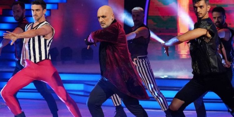 Alldaynews.gr DWTS: Εντυπωσίασε με το χορό του ο Νίκος Μουτσινάς (video)