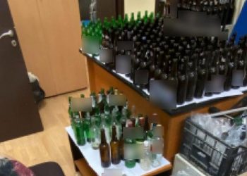Alldaynews.gr Επίθεση στην Τροχαία Πειραιά: Κοντάρια, πυρσοί και «πολεμοφόδια» για μολότοφ στα σπίτια των συλληφθέντων (video)