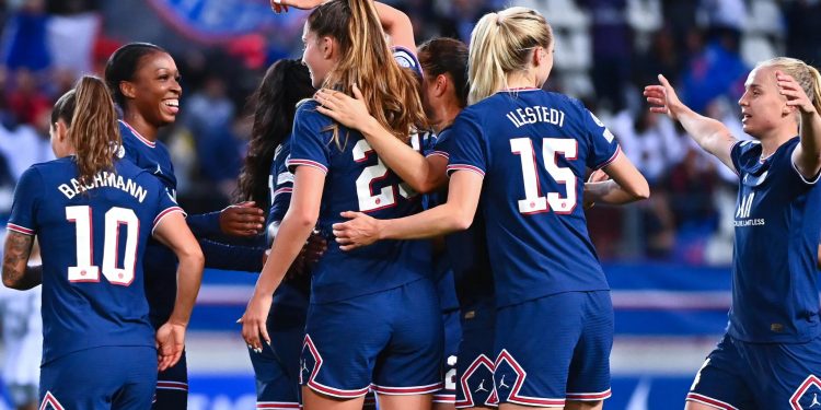 Παίκτρια της Παρί πλήρωσε μασκοφόρους για να δείρουν συμπαίκτριά της που έπαιζε βασική!